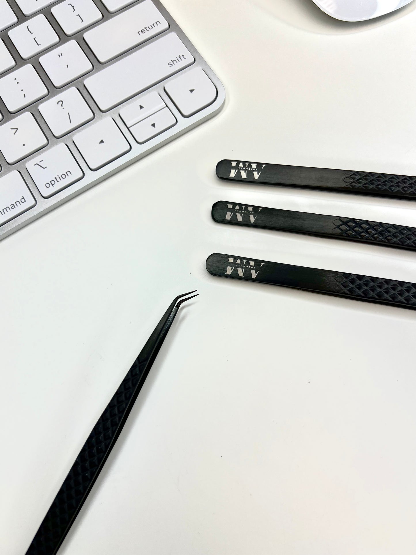 GRIND O' CLOCK VOLUME TWEEZER